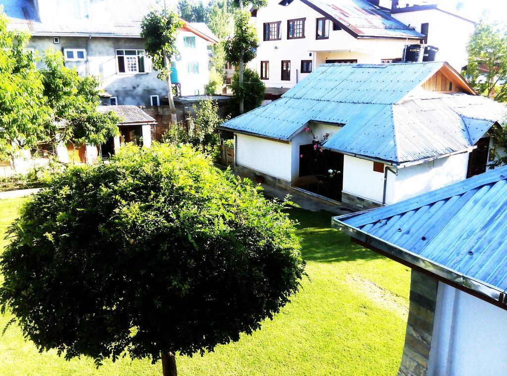 Jeelani Guest House Srīnagar Exteriör bild